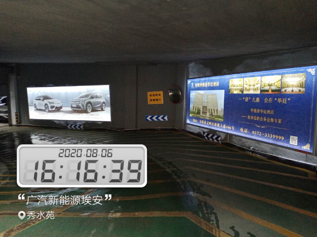地库灯箱实景图